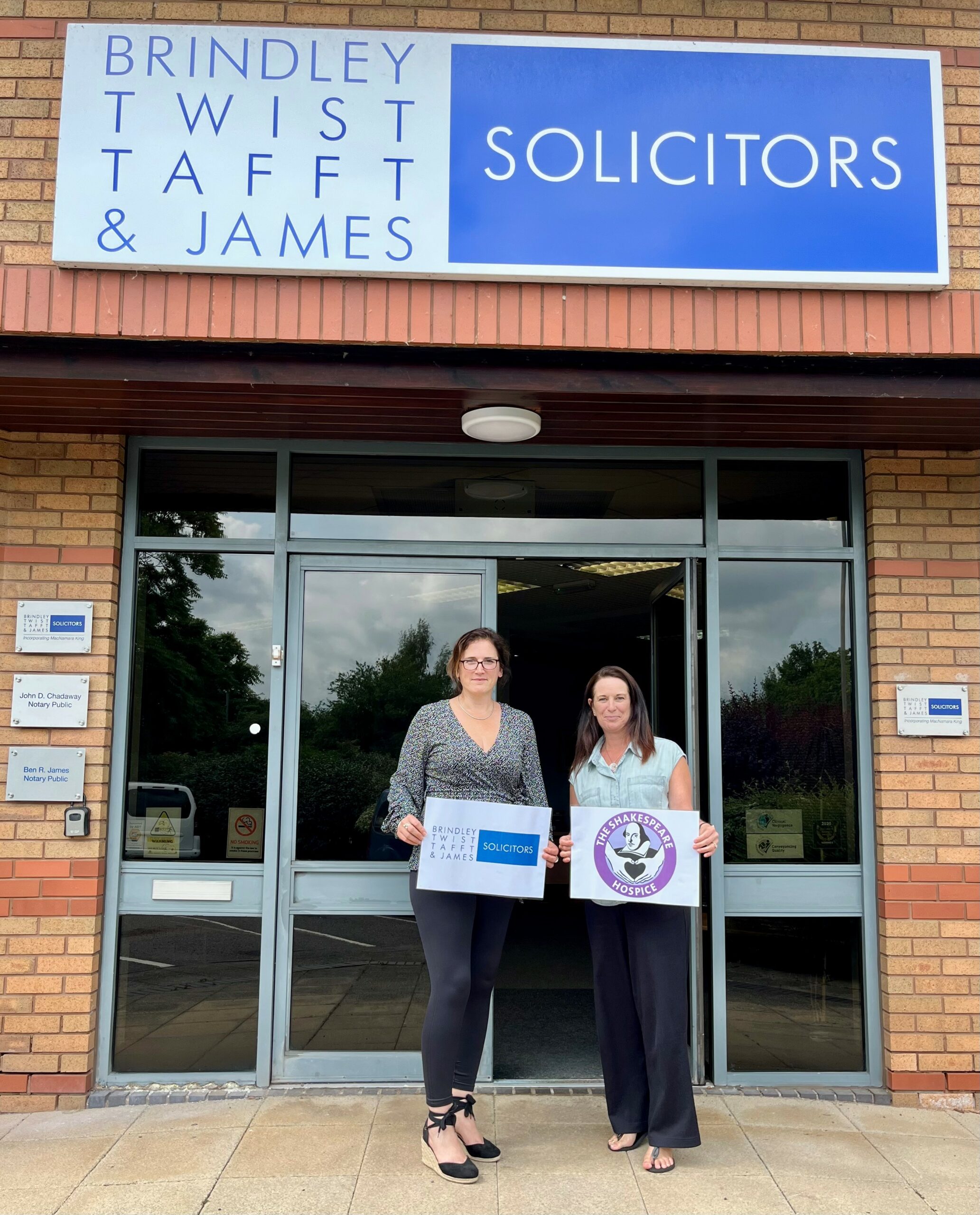 Marie & Sarah skydive for The Shakespeare Hospice